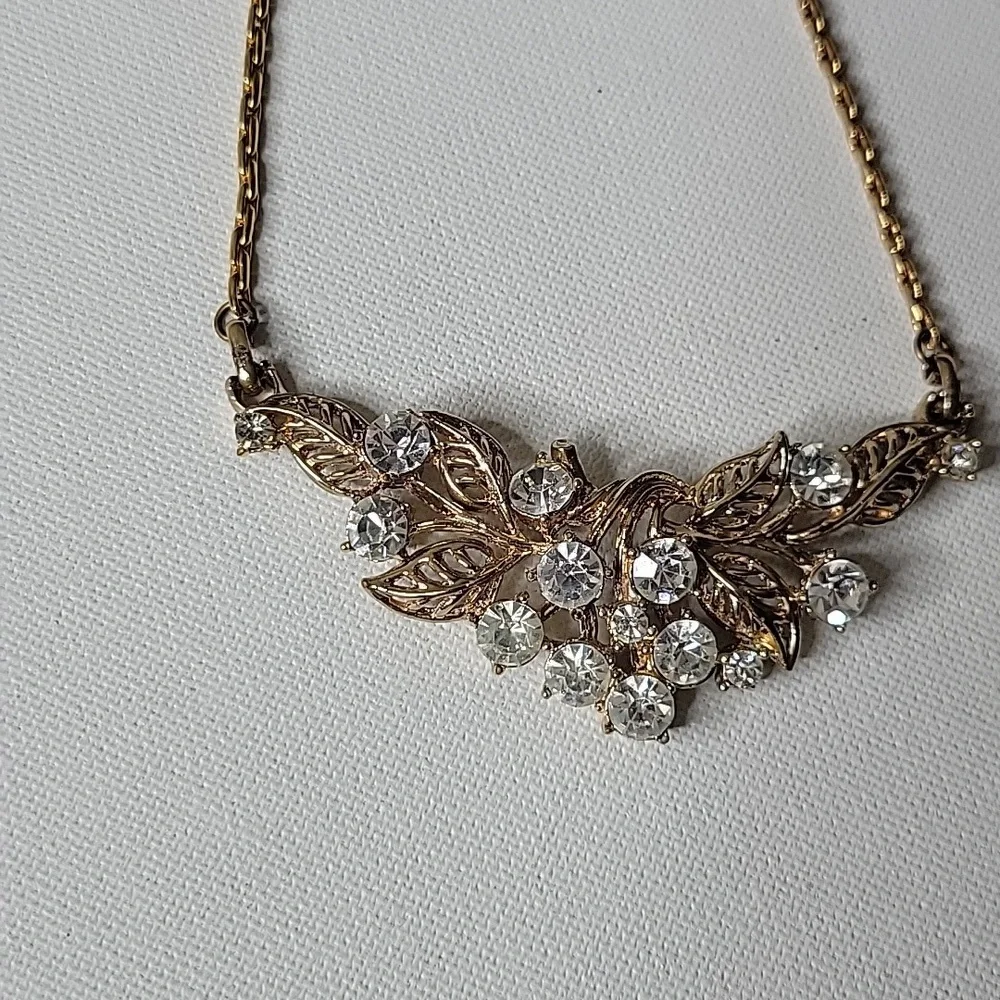 Vintage Rhinstone Gold Floral Bar Pendant Gold Chain Necklace